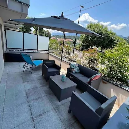 Spacieux T3+terrasse Lägenhet